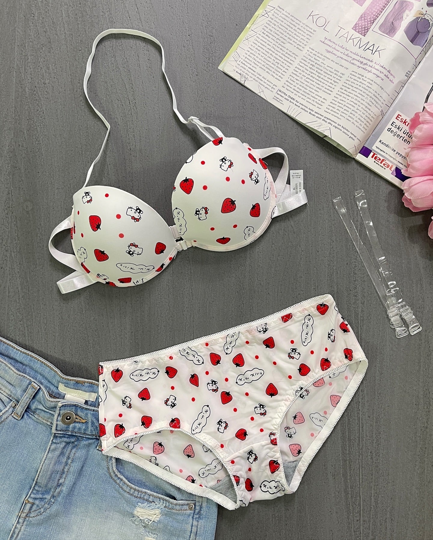 High Quality Front Open 4 In 1 Push-up Hello Kitty Print Adjustable Straps Bra Panty Set 016