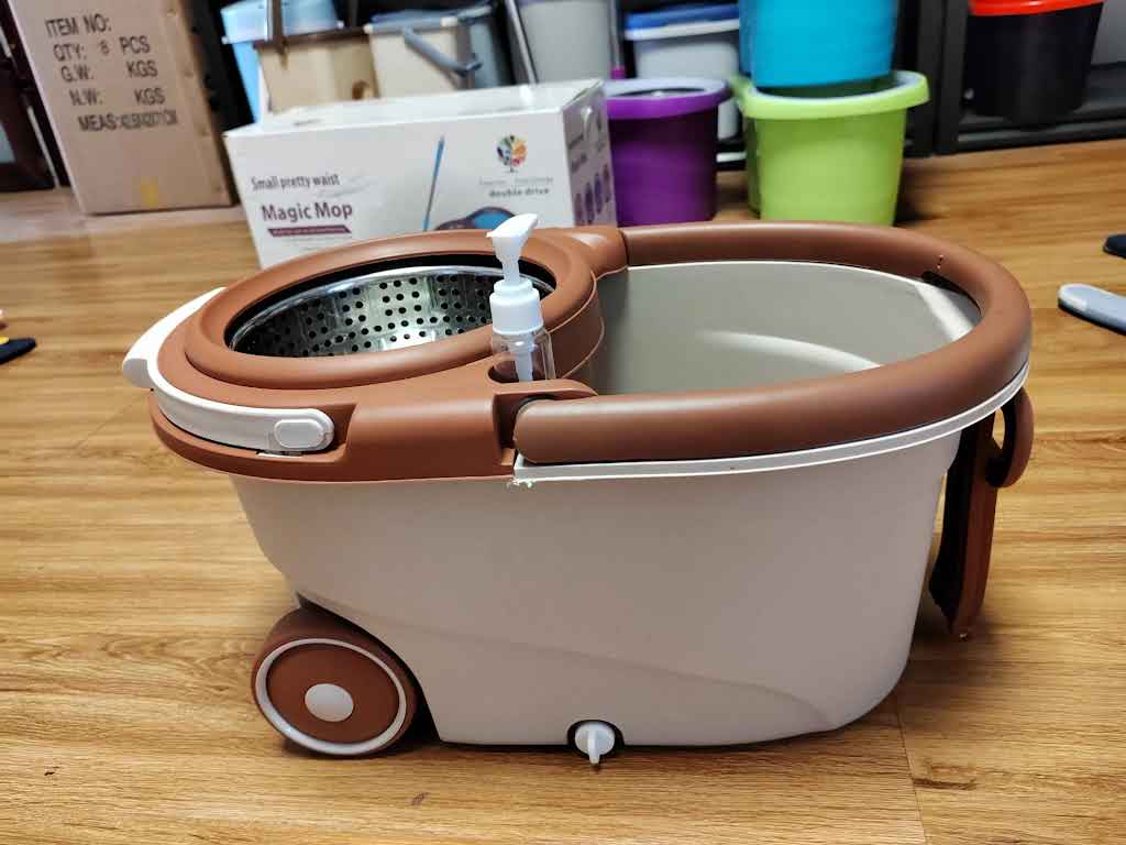 Rolling Wheel Mop For Floor Cleaning 360° Spin Mop Rotating And Bucket Set