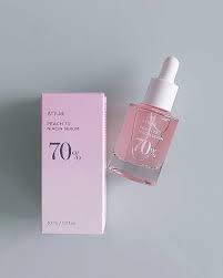 Anua Peach 70% Niacinamide Serum, a skincare product designed to brighten and improve skin texture.